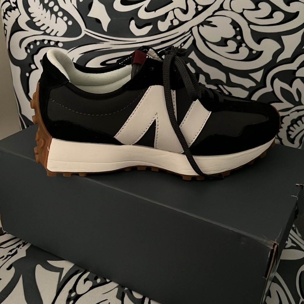 New Balance 327 size 7 black sneakers